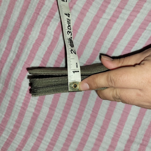 Thirty-One clip and zip wallet - Picture 9 of 10